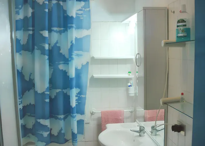 Spacious In 110 M² + Sea View Apartman *